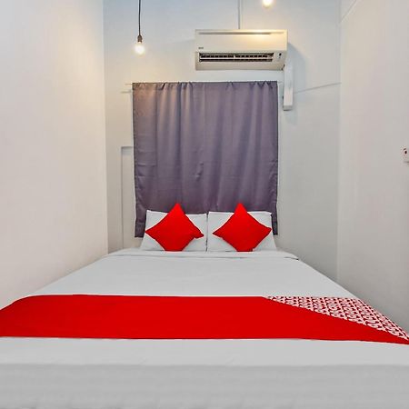 Super Oyo 44032 Zzz Hotel Malacca Luaran gambar
