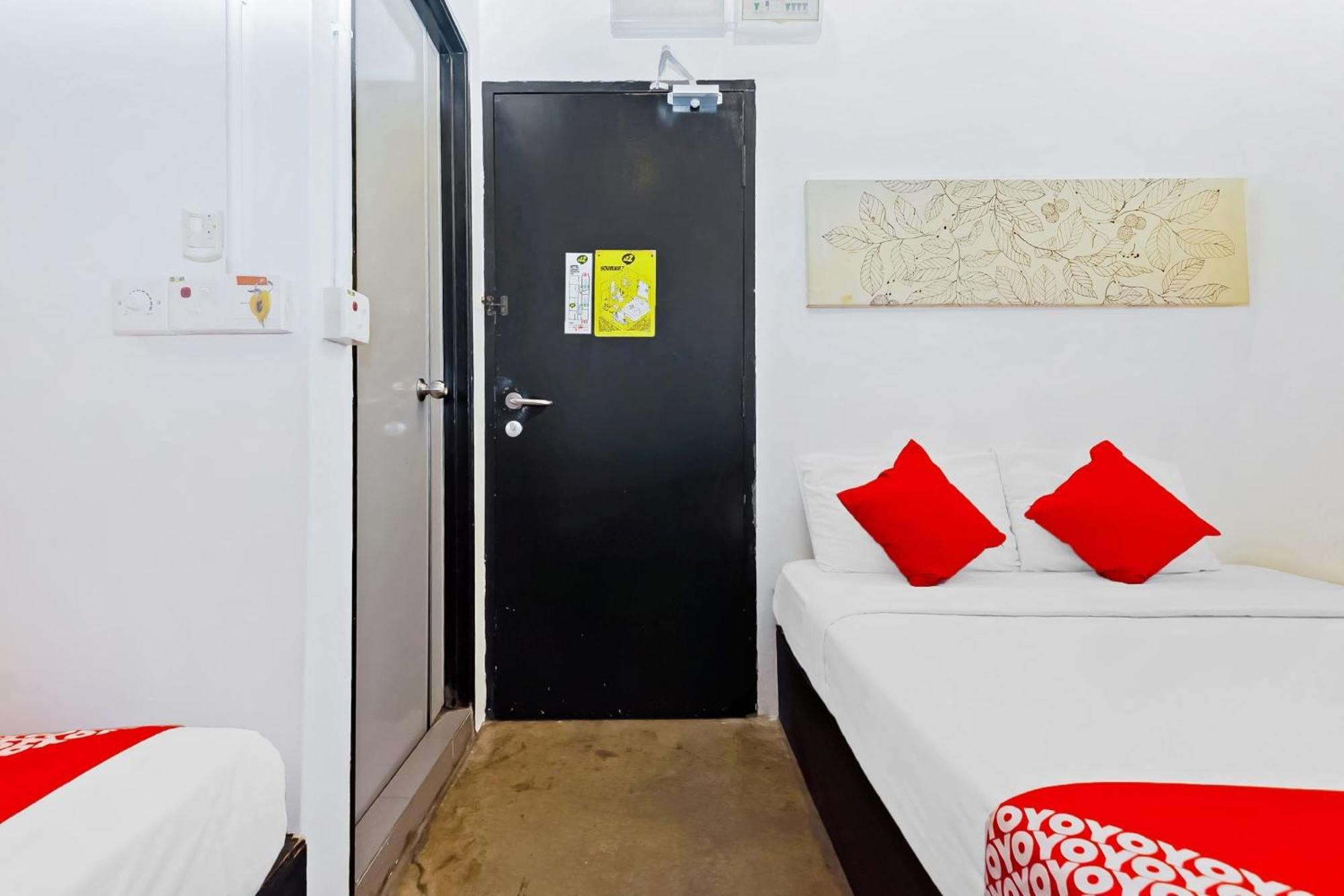 Super Oyo 44032 Zzz Hotel Malacca Luaran gambar